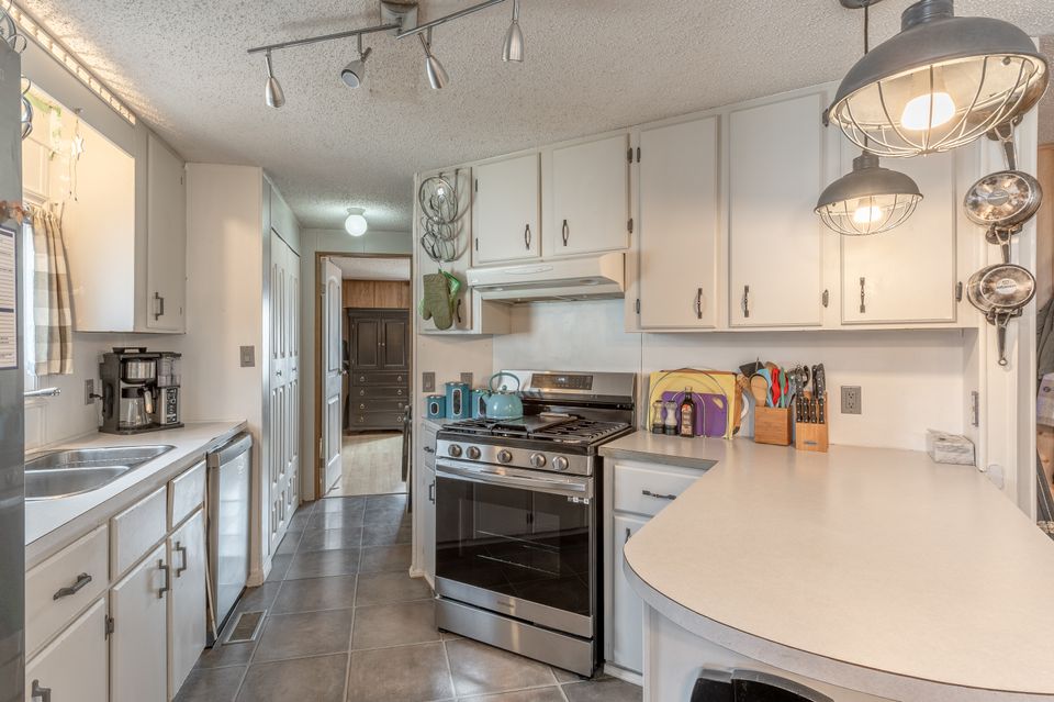 15-lamoureaux-drive-hdr-16 at 15 Lamoureux, Range Lake, Yellowknife
