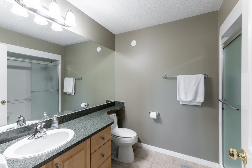 Primary Ensuite at B - 107 Driscoll Road, Niven, Yellowknife