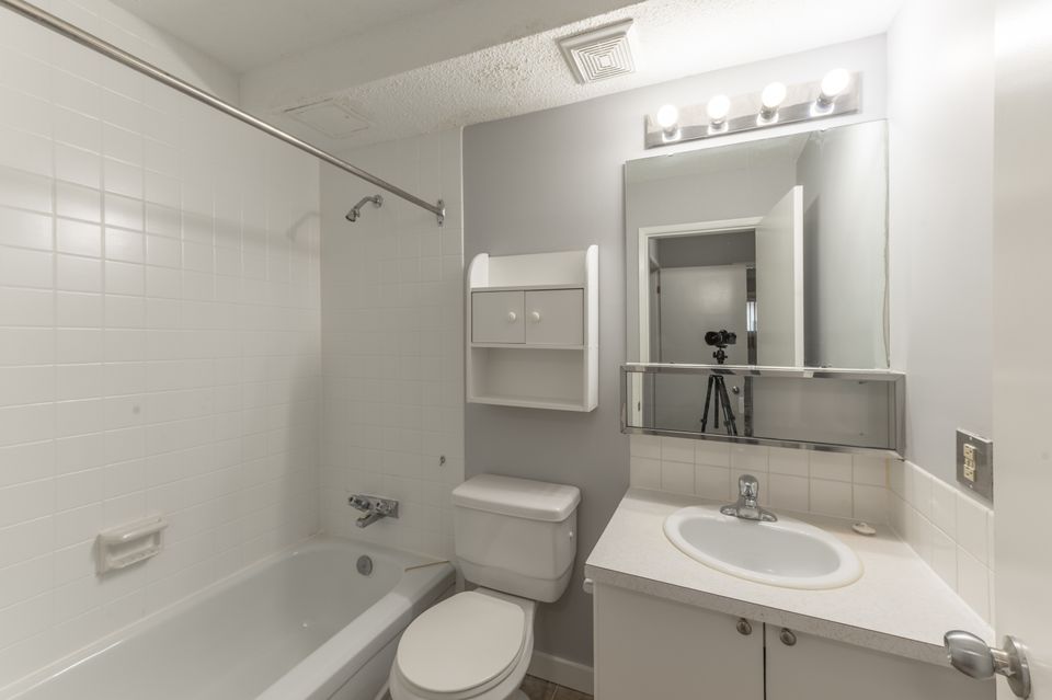 207-dorset-hdr-8 at 207 - 5123 53 Street, Downtown, Yellowknife