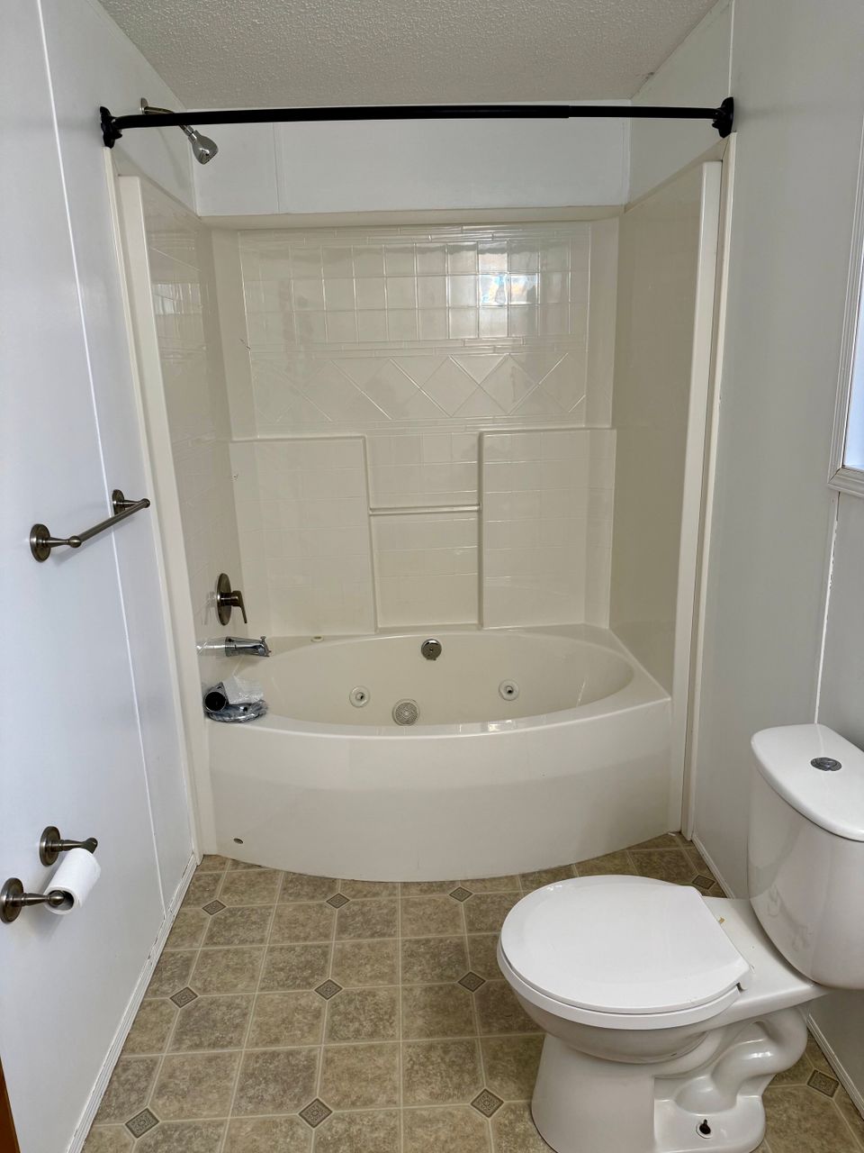 img_5751 at 19 Tamarac Crescent, Fort Smith