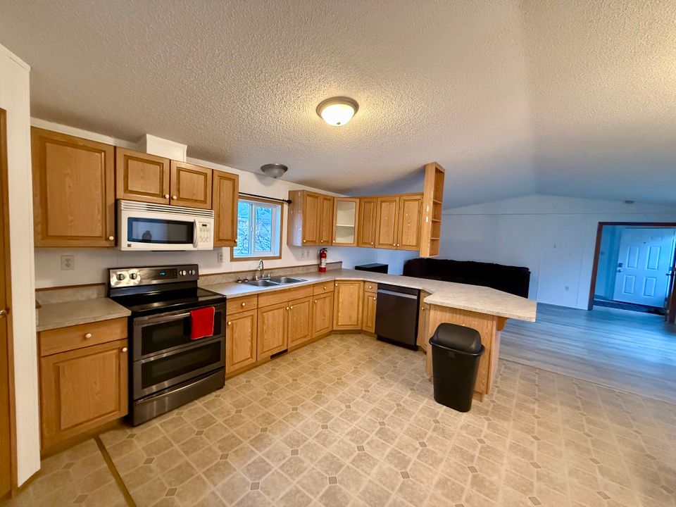 img_5755 at 19 Tamarac Crescent, Fort Smith