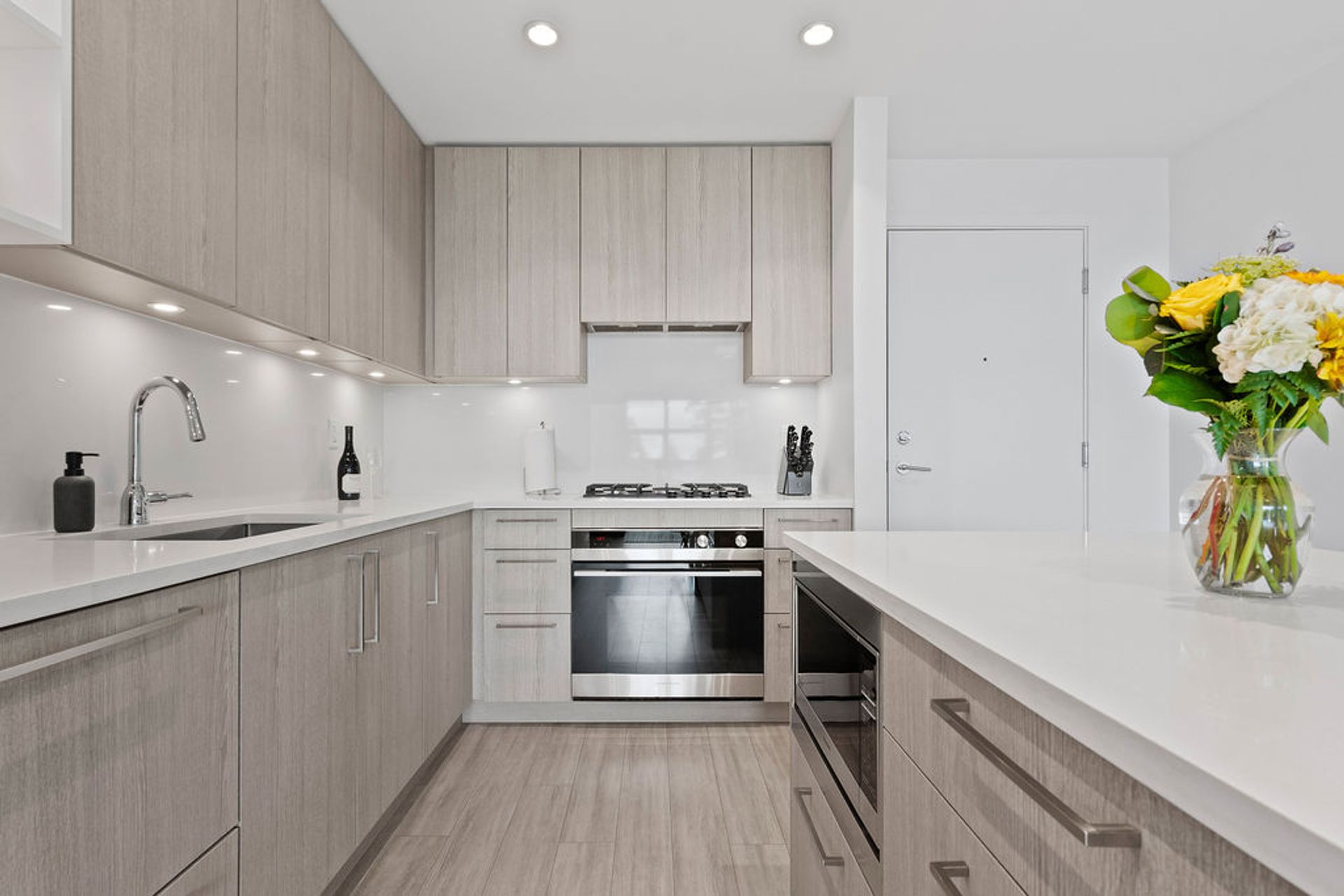 707-e-3-9 at 408 - 707 E 3rd Street, Queensbury, North Vancouver 707-e-3-9 at 408 - 707 E 3rd Street, Queensbury, North Vancouver
