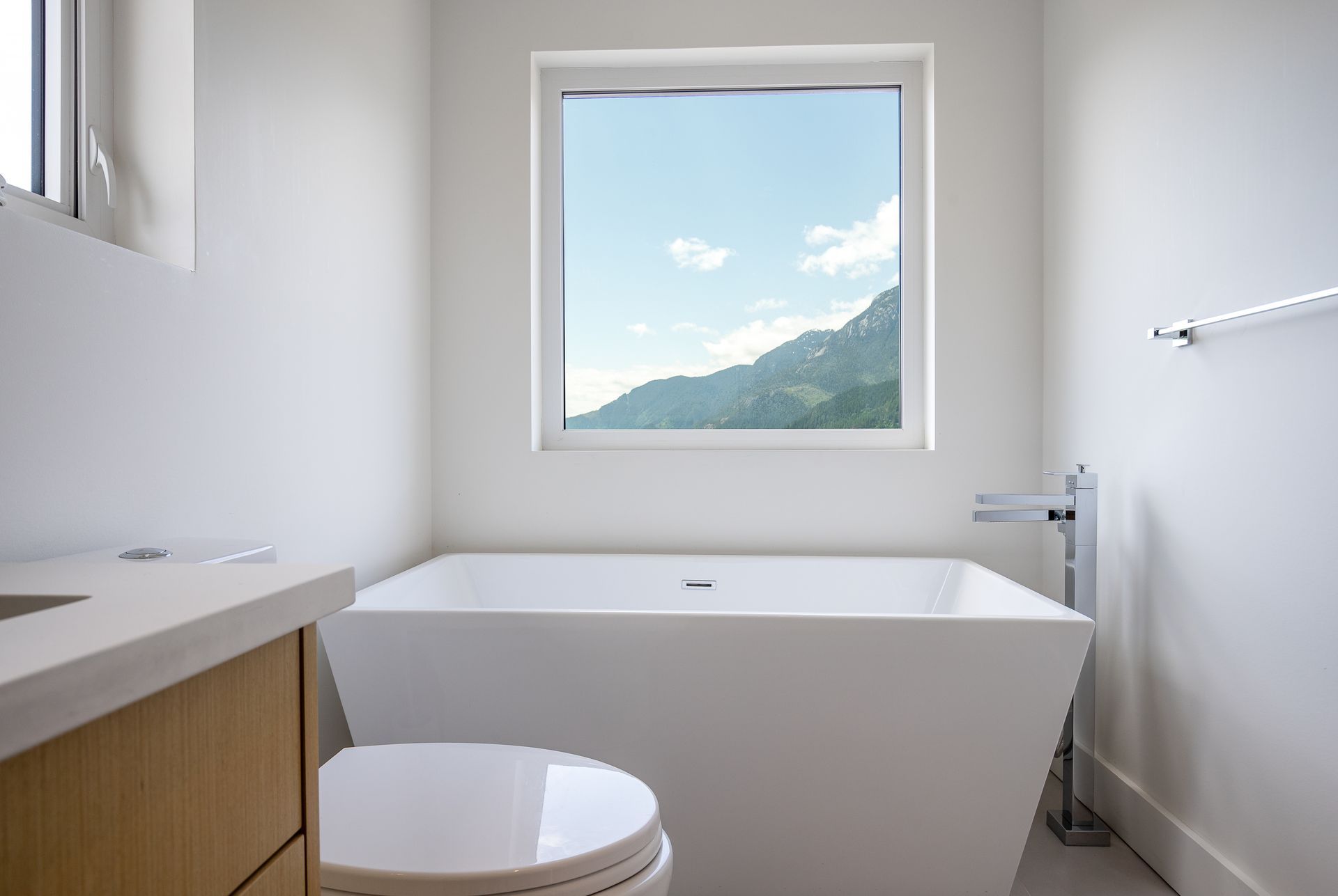 5-2nd-fl-beds_baths-1990-dowad-dr-3 at 1990 Dowad Dr, Tantalus, Squamish 5-2nd-fl-beds_baths-1990-dowad-dr-3 at 1990 Dowad Dr, Tantalus, Squamish