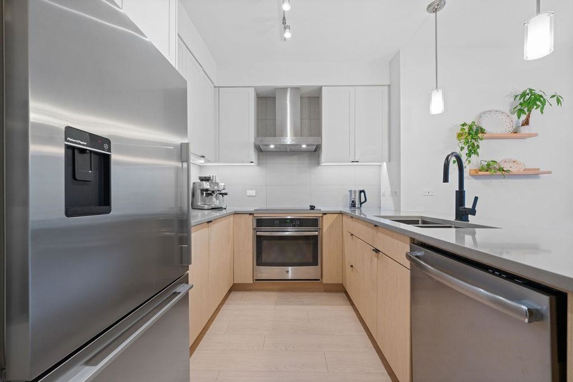 303 - 3205 Mountain Highway, Lynn Valley, North Vancouver photo number 0