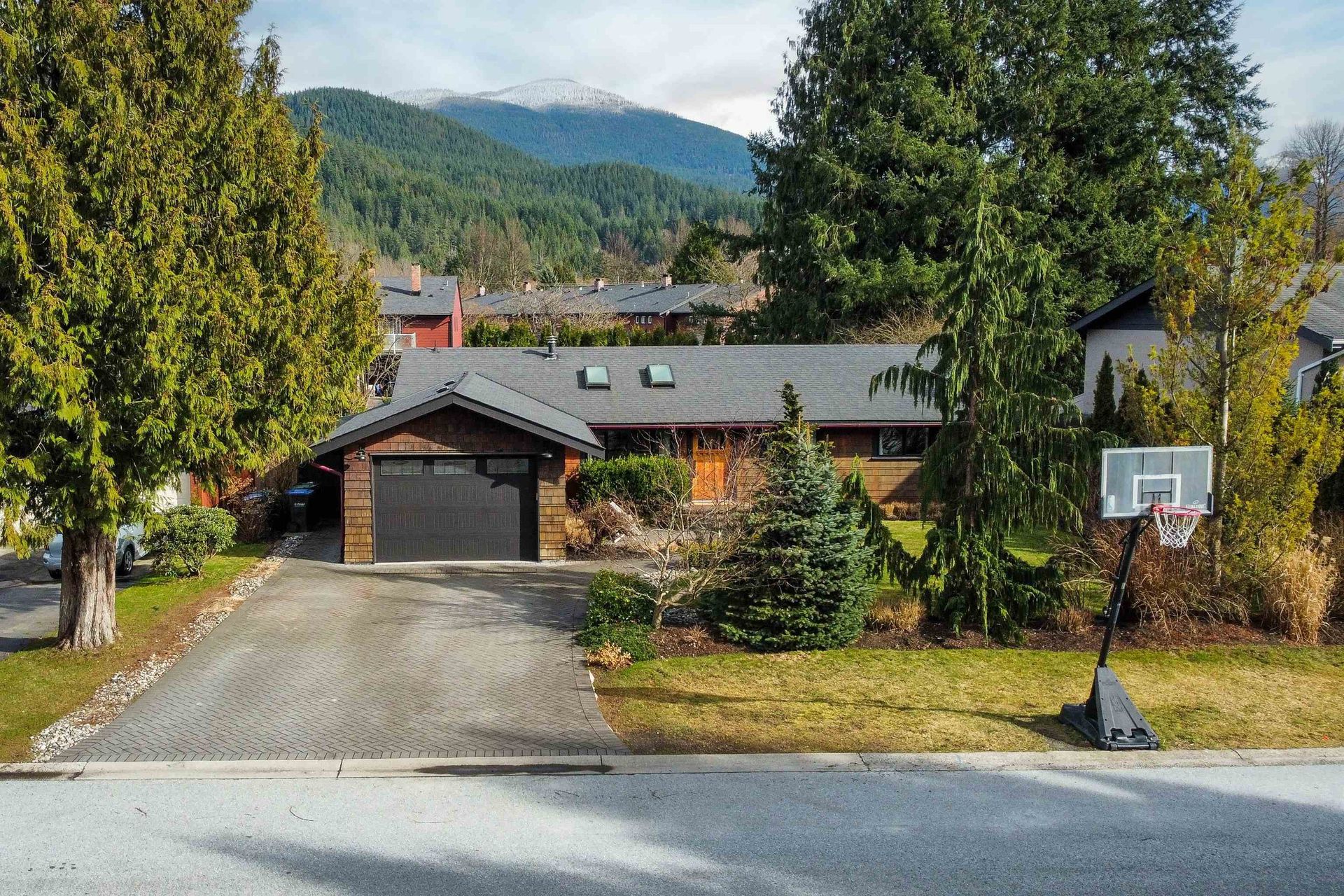 1518 Eagle Run Drive, Brackendale, Squamish photo number 0