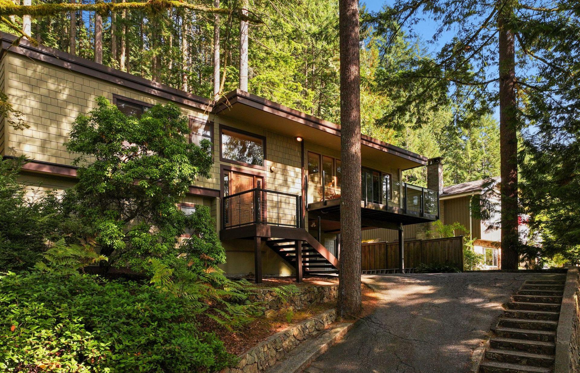 2344 Hyannis Drive, Blueridge NV, North Vancouver photo number 1