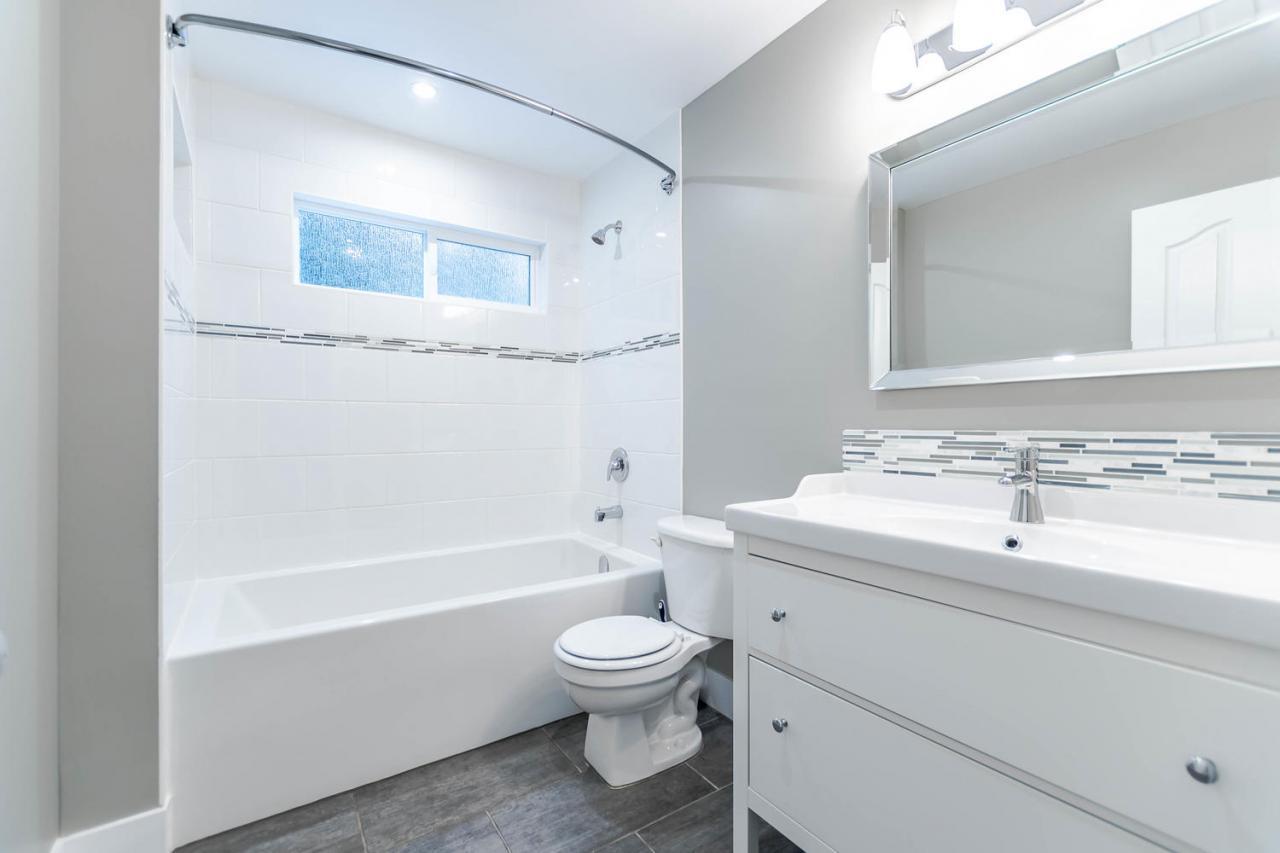 Bathroom at 17 - 2986 Coast meridian, Birchland Manor, Port Coquitlam Bathroom at 17 - 2986 Coast meridian, Birchland Manor, Port Coquitlam