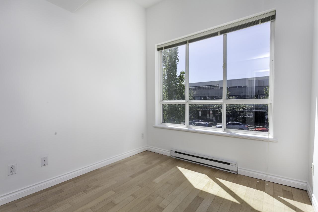 10 at 204 - 3939 HASTINGS ST, Vancouver Heights, Burnaby North 10 at 204 - 3939 HASTINGS ST, Vancouver Heights, Burnaby North