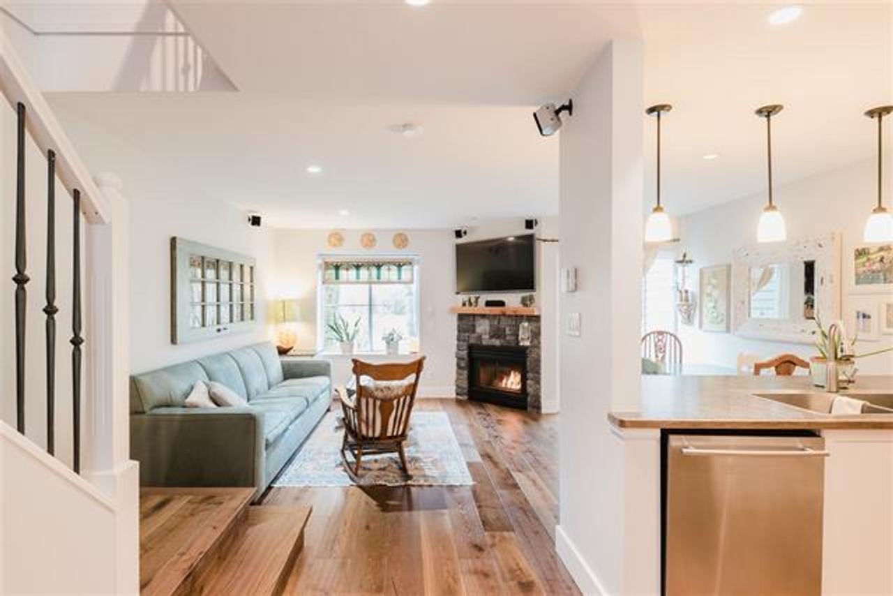 262272072-9 at 14 - 40200 Government Road, Garibaldi Estates, Squamish 262272072-9 at 14 - 40200 Government Road, Garibaldi Estates, Squamish