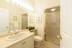 Full bath on main at 1178 West 42nd Avenue, South Granville, Vancouver West Full bath on main at 1178 West 42nd Avenue, South Granville, Vancouver West
