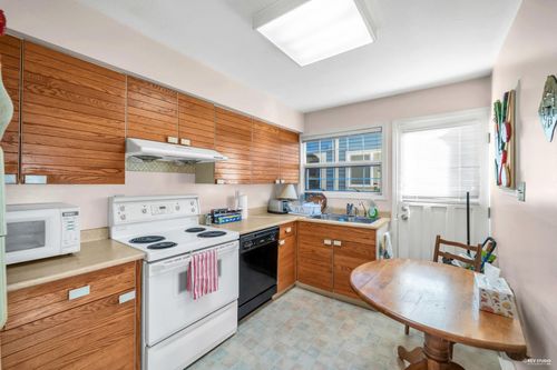 3297-w-8th-avenue-kitsilano-vancouver-west-05 at 3297 W 8th Avenue, Kitsilano, Vancouver West 3297-w-8th-avenue-kitsilano-vancouver-west-05 at 3297 W 8th Avenue, Kitsilano, Vancouver West