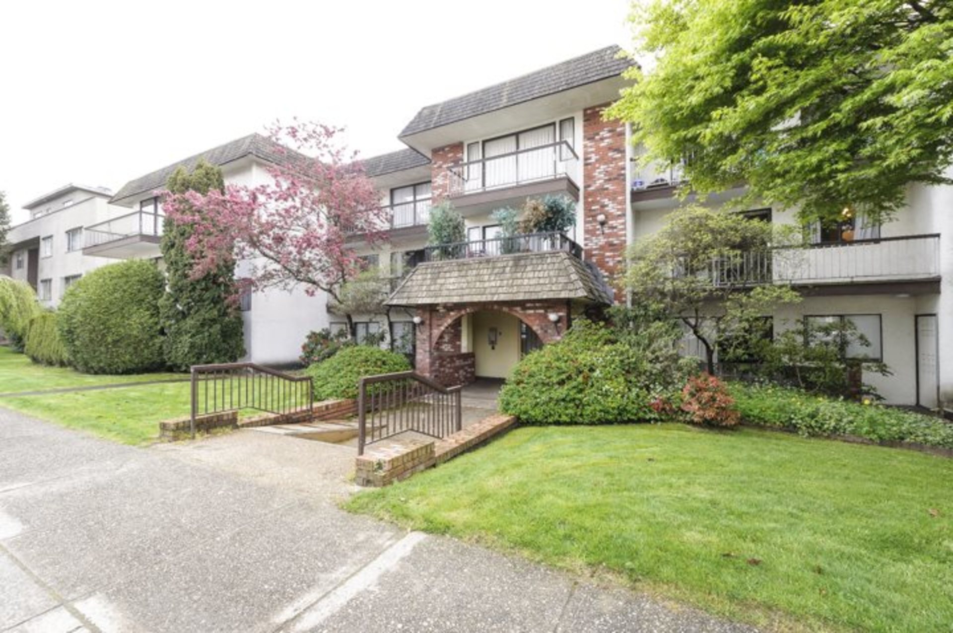 312 - 2040  Avenue, Kitsilano, Vancouver West photo number 1 312 - 2040  Avenue, Kitsilano, Vancouver West photo number 1
