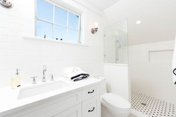 Main Bath at 2819 West 7th Avenue, Kitsilano, Vancouver West Main Bath at 2819 West 7th Avenue, Kitsilano, Vancouver West