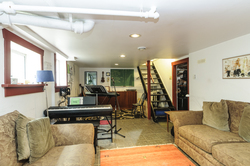  at 4692 Quebec Street, Main, Vancouver East