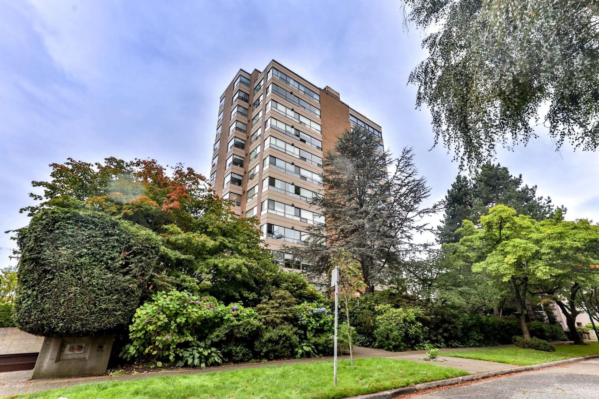 301 - 2150 W 40th Avenue, Kerrisdale, Vancouver West photo number 1 301 - 2150 W 40th Avenue, Kerrisdale, Vancouver West photo number 1