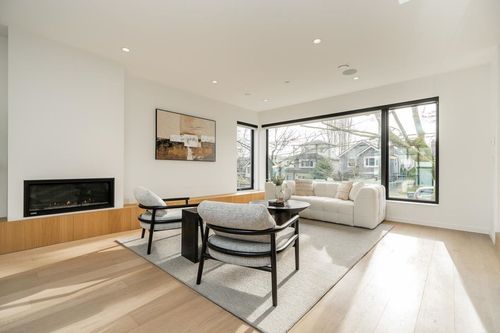 at 365 East 24th Avenue, Main, Vancouver East  at 365 East 24th Avenue, Main, Vancouver East