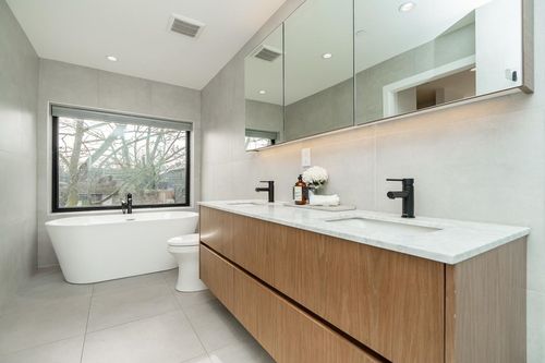  at 365 East 24th Avenue, Main, Vancouver East