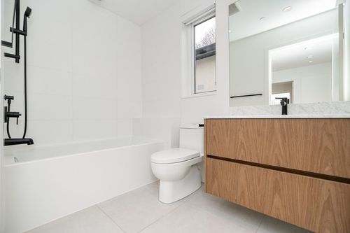  at 365 East 24th Avenue, Main, Vancouver East