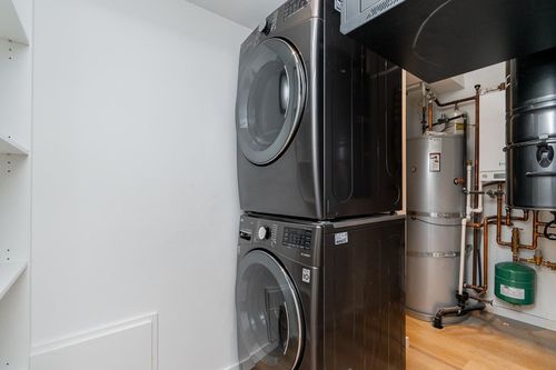  at 365 East 24th Avenue, Main, Vancouver East