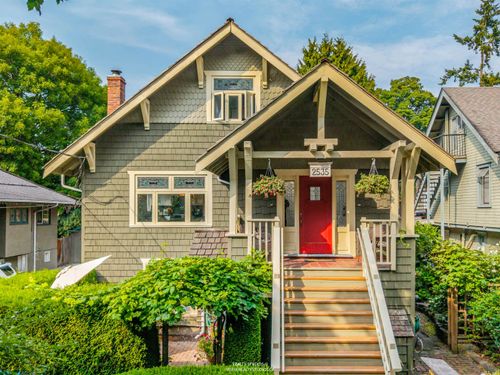 2535-w-6th-avenue-kitsilano-vancouver-west-01-1 at 4 - 2535 W 6th Avenue, Kitsilano, Vancouver West