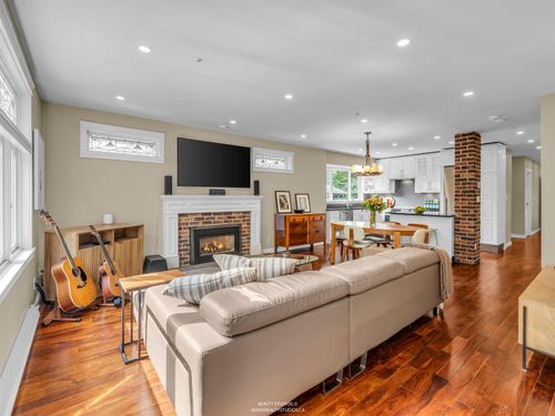 2535-w-6th-avenue-kitsilano-vancouver-west-02-1 at 4 - 2535 W 6th Avenue, Kitsilano, Vancouver West