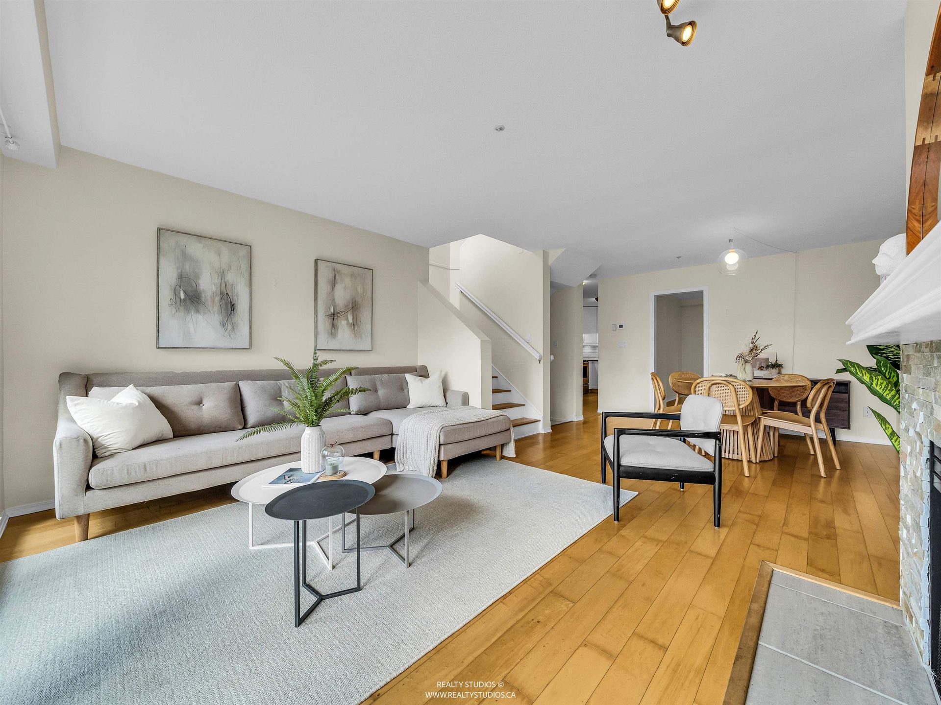 3461 Amberly Place, Champlain Heights, Vancouver East photo number 1