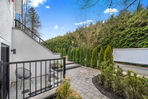 realty-studios-real-estate-photography-7 at 1 - 4088 Maple Crescent