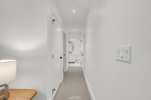 realty-studios-real-estate-photography-unit-one-32 at 1 - 4088 Maple Crescent