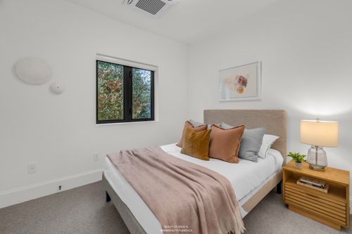 realty-studios-real-estate-photography-unit-one-42 at 1 - 4088 Maple Crescent