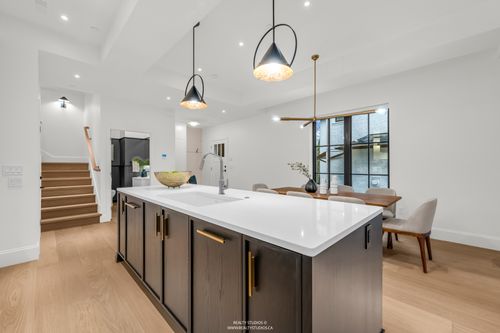 realty-studios-real-estate-photography-unit-four-12 at 4090 Maple Crescent