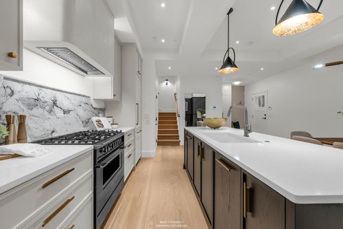 realty-studios-real-estate-photography-unit-four-13 at 4090 Maple Crescent