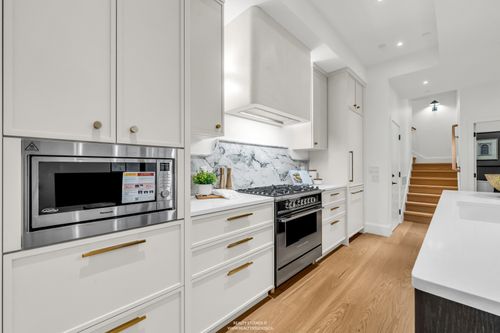 realty-studios-real-estate-photography-unit-four-14 at 4090 Maple Crescent