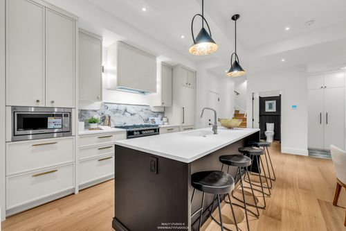 realty-studios-real-estate-photography-unit-four-15 at 4090 Maple Crescent