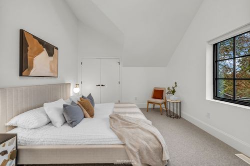 realty-studios-real-estate-photography-unit-four-32 at 4090 Maple Crescent