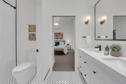 realty-studios-real-estate-photography-unit-four-39 at 4090 Maple Crescent