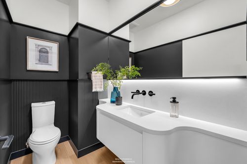 realty-studios-real-estate-photography-unit-four-5 at 4090 Maple Crescent