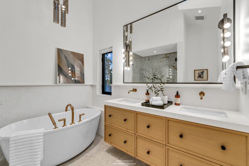 realty-studios-real-estate-photography-unit-four-63 at 4090 Maple Crescent