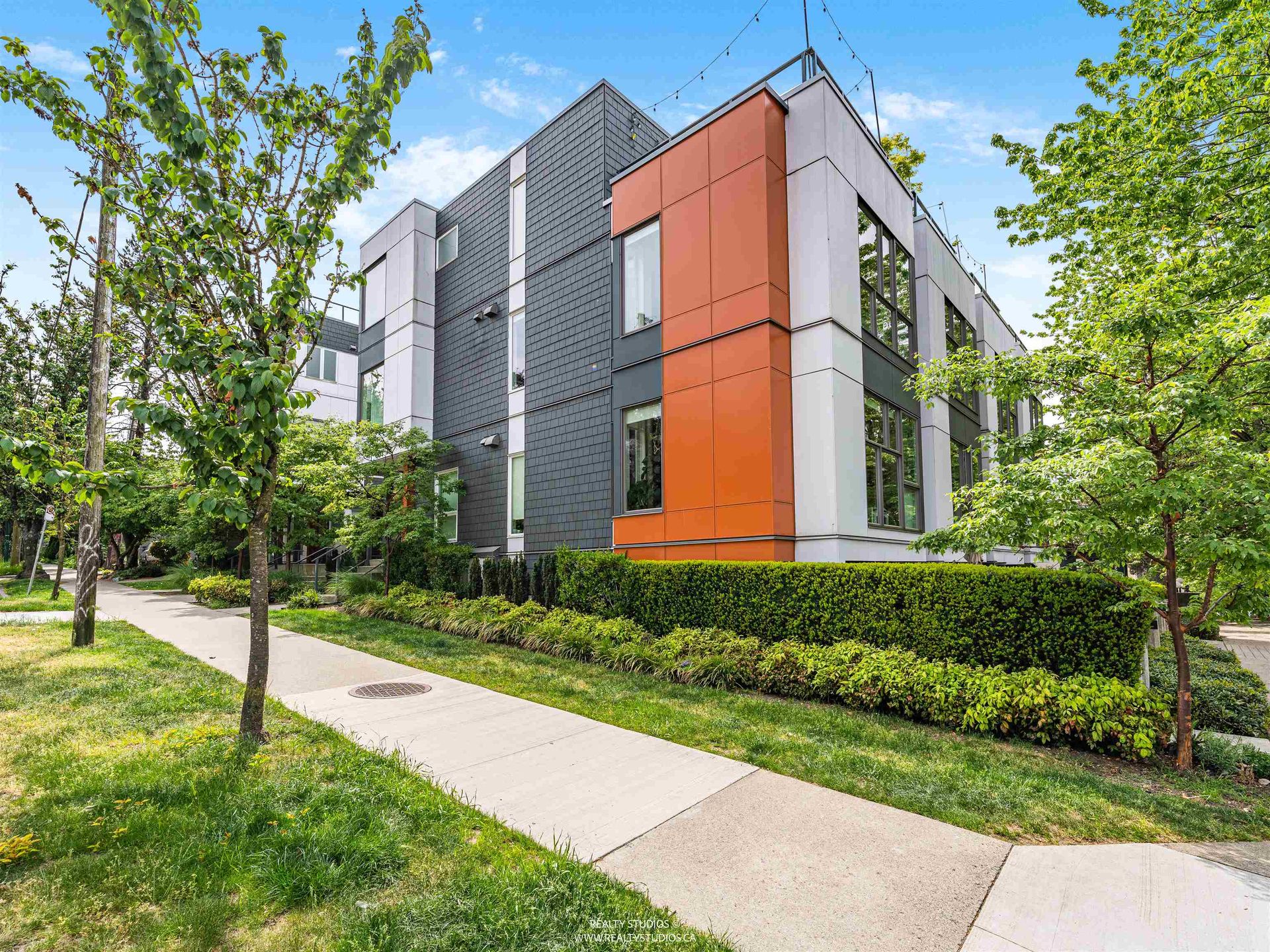 627 Victoria Drive, Hastings, Vancouver East photo number 1
