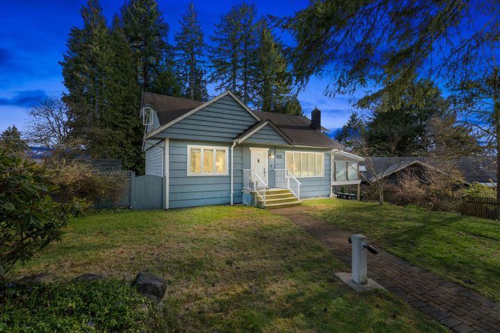 525-e-queens-road-upper-lonsdale-north-vancouver-02 at 525 E Queens Road, Upper Lonsdale, North Vancouver 525-e-queens-road-upper-lonsdale-north-vancouver-02 at 525 E Queens Road, Upper Lonsdale, North Vancouver