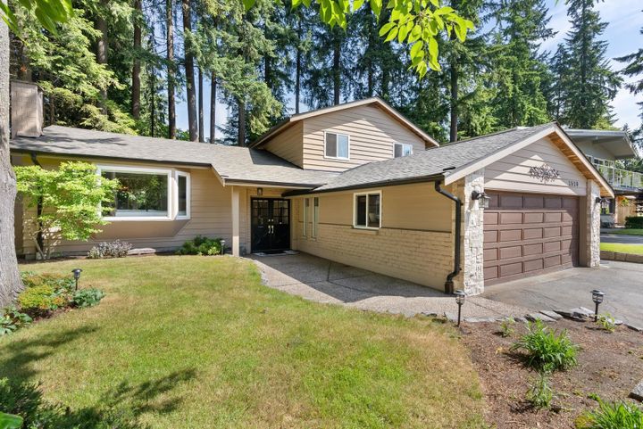 2520-boswell-avenue-blueridge-nv-north-vancouver-01 at 2520 Boswell Avenue, Blueridge NV, North Vancouver