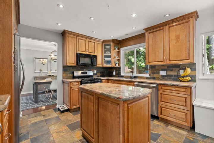2520-boswell-avenue-blueridge-nv-north-vancouver-12 at 2520 Boswell Avenue, Blueridge NV, North Vancouver 2520-boswell-avenue-blueridge-nv-north-vancouver-12 at 2520 Boswell Avenue, Blueridge NV, North Vancouver