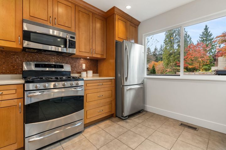 2307-mountain-highway-lynn-valley-north-vancouver-09 at 2307 Mountain Highway, Lynn Valley, North Vancouver