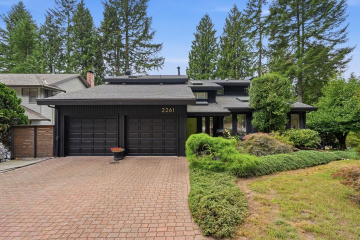 003_a7v09655 at 2261 Hill Drive, Blueridge NV, North Vancouver