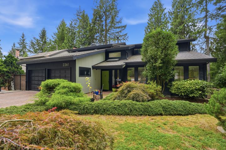 004_a7v09658 at 2261 Hill Drive, Blueridge NV, North Vancouver