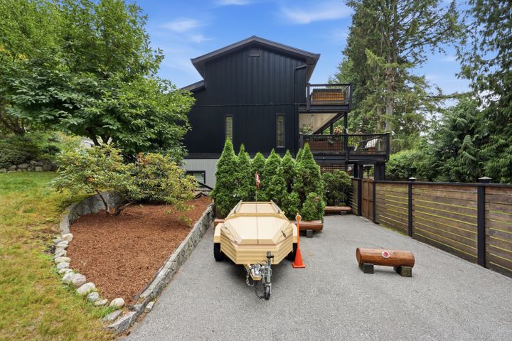 005_a7v09661 at 2261 Hill Drive, Blueridge NV, North Vancouver