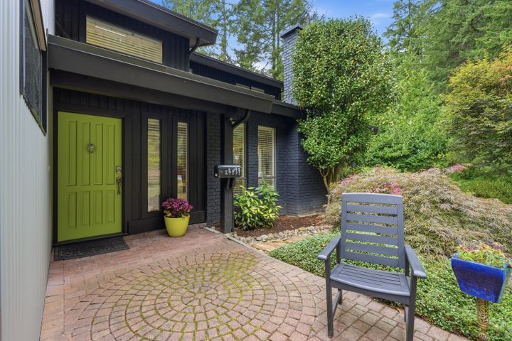 010_a7v09922 at 2261 Hill Drive, Blueridge NV, North Vancouver