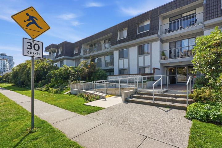 275-w-2nd-street-lower-lonsdale-north-vancouver-02 at 305 - 275 W 2nd Street, Lower Lonsdale, North Vancouver