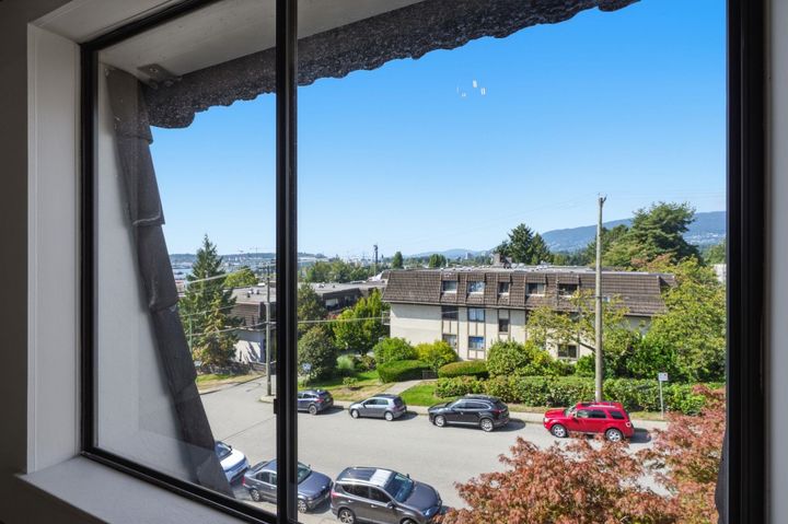 275-w-2nd-street-lower-lonsdale-north-vancouver-04 at 305 - 275 W 2nd Street, Lower Lonsdale, North Vancouver