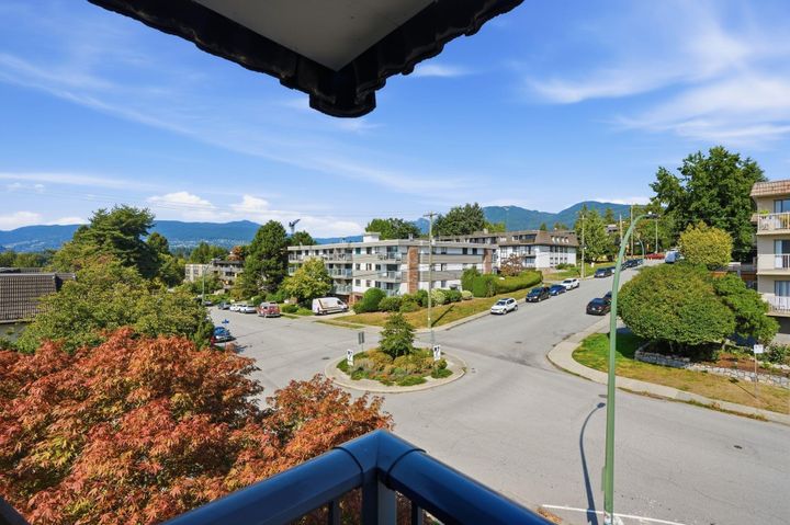 275-w-2nd-street-lower-lonsdale-north-vancouver-06 at 305 - 275 W 2nd Street, Lower Lonsdale, North Vancouver