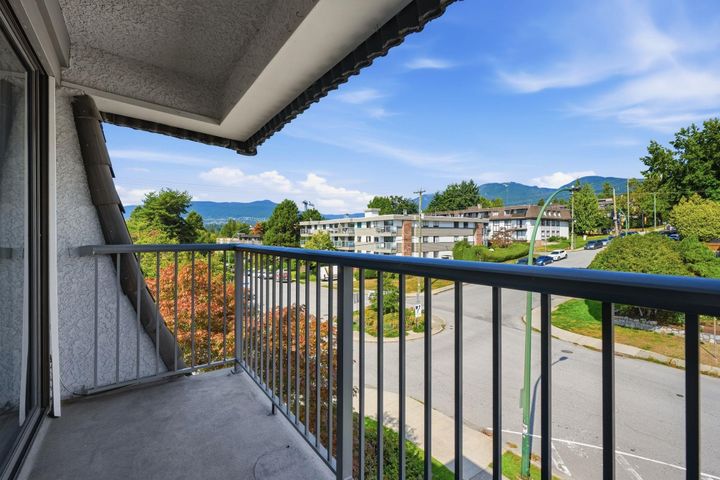275-w-2nd-street-lower-lonsdale-north-vancouver-10 at 305 - 275 W 2nd Street, Lower Lonsdale, North Vancouver